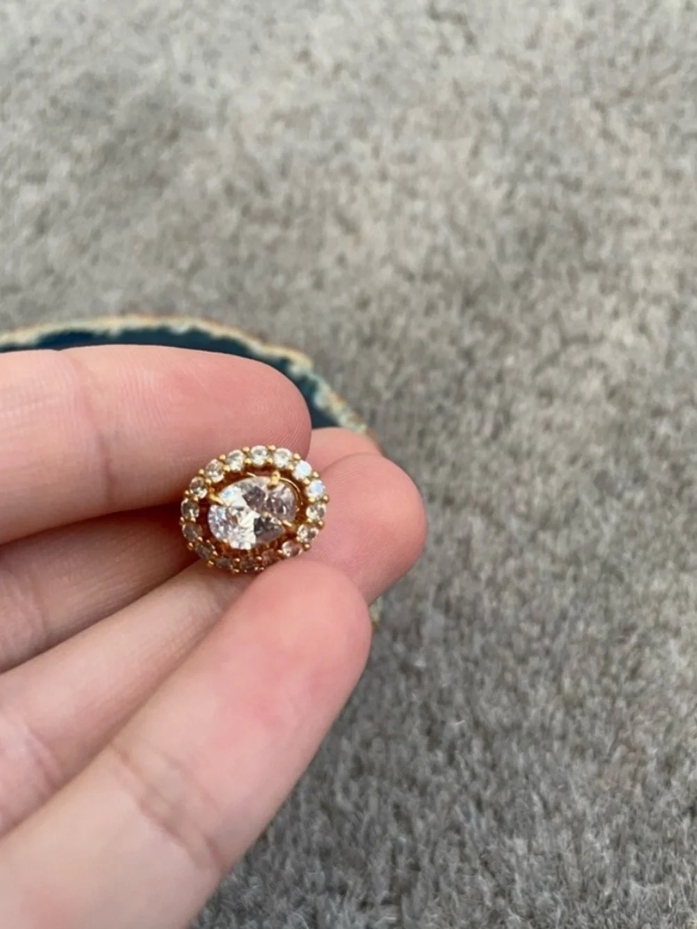 kate spade Victoria stud earrings